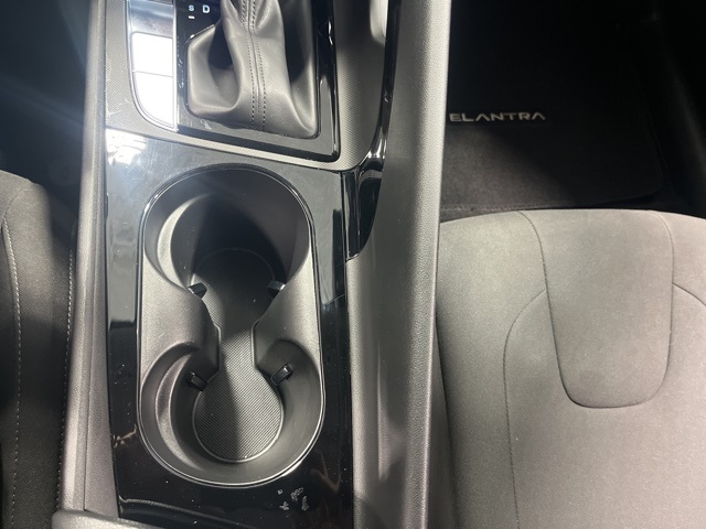 2025 Hyundai Elantra SEL Convenience photo 18