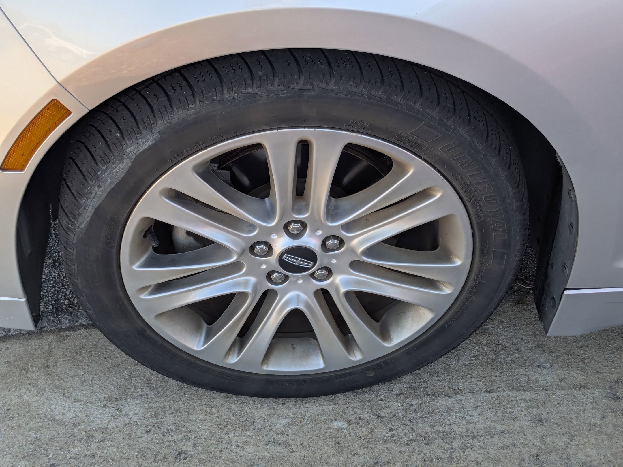 2016 Lincoln MKZ Base photo 4