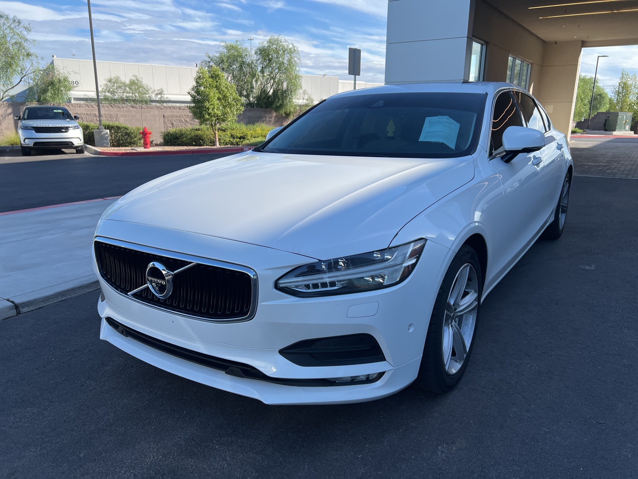 2018 Volvo S90 T5 Momentum photo 2