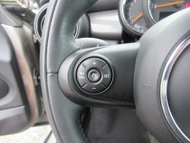 2020 Mini Cooper 2 Door Hardtop Oxford Edition photo 15