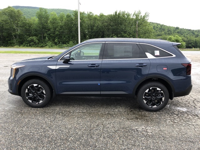 2025 Kia Sorento S photo 3