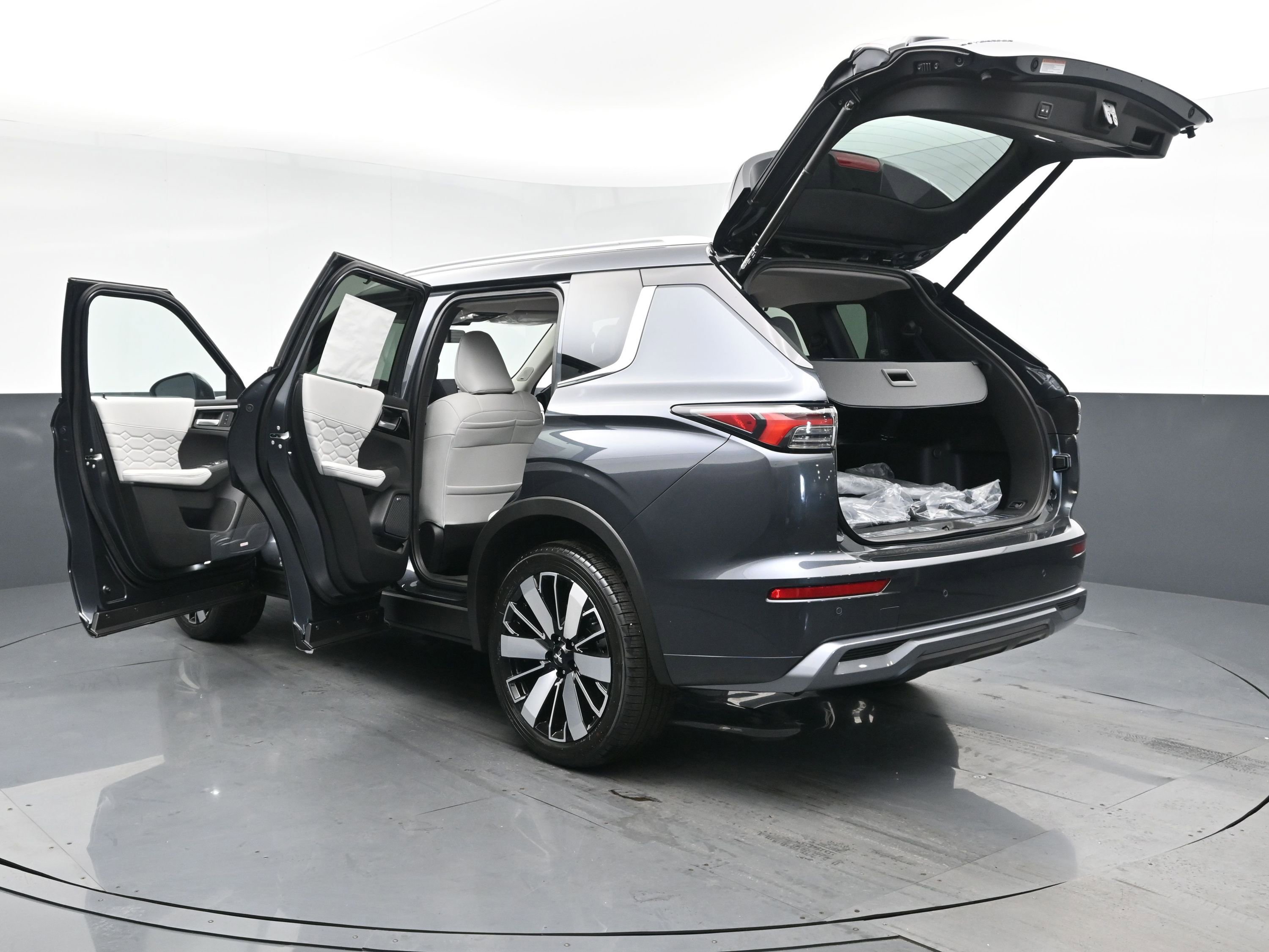 2025 Mitsubishi Outlander SEL photo 31
