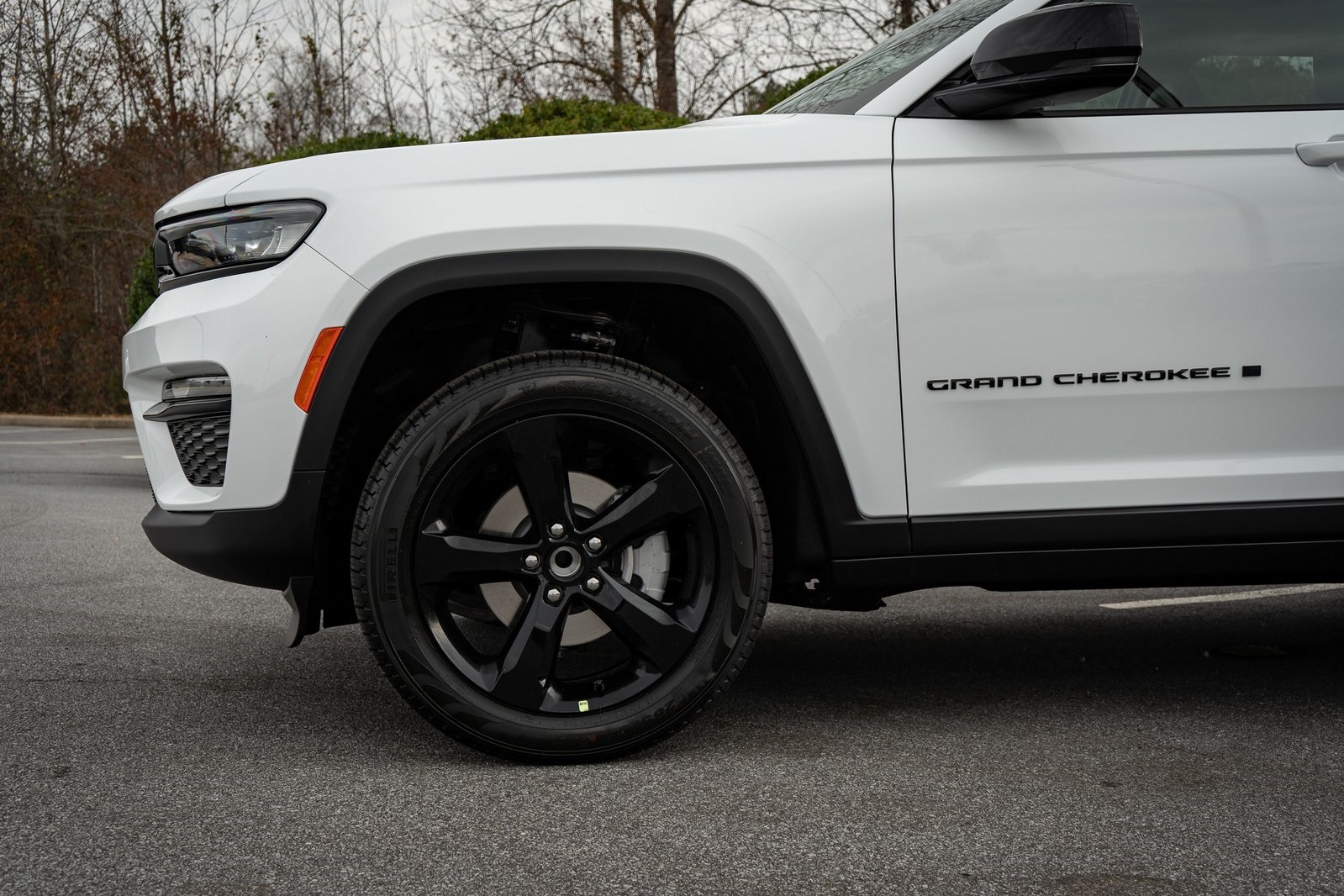 2025 Jeep Grand Cherokee Limited photo 2