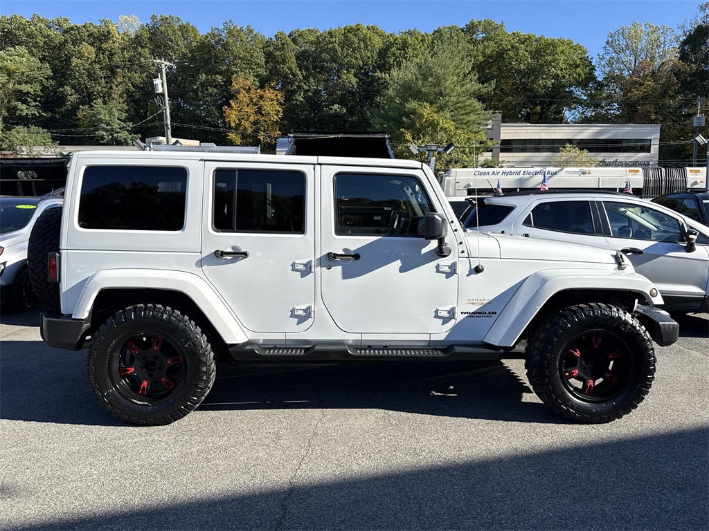 2015 Jeep Wrangler Unlimited Sahara photo 3