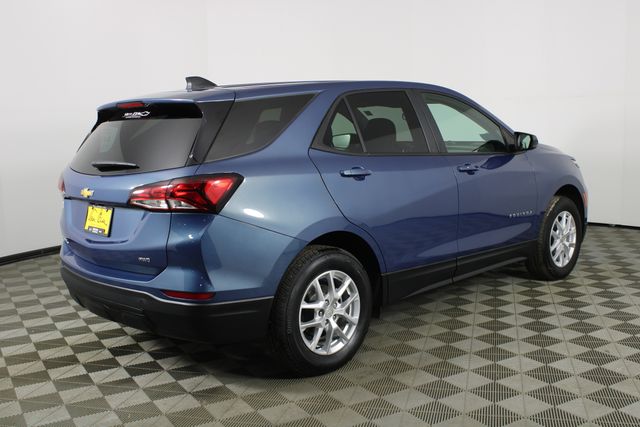 2024 Chevrolet Equinox LS photo 4