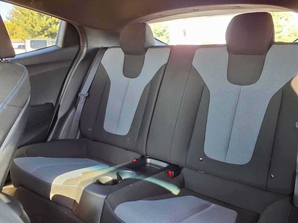 2020 Hyundai Veloster 2.0L Premium photo 3