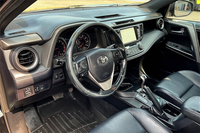 2016 Toyota RAV4 SE photo 10