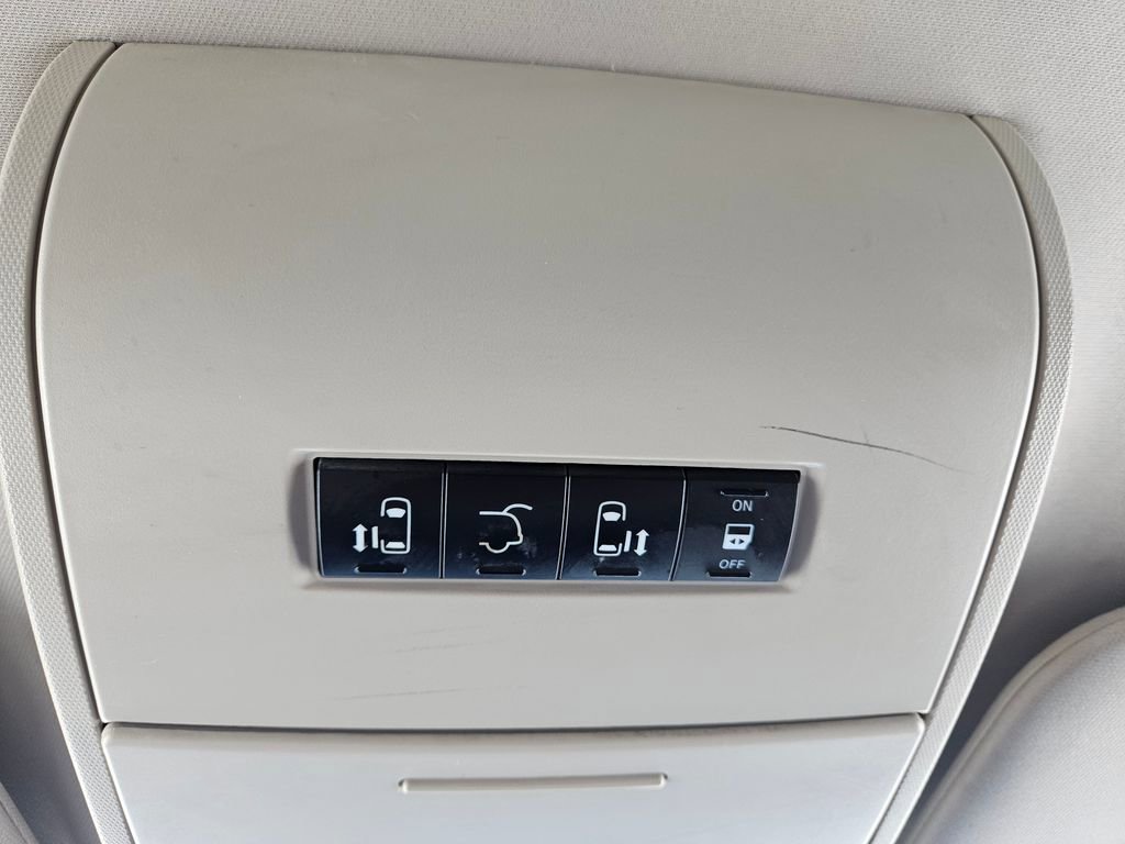 2016 Chrysler Town & Country Touring photo 15