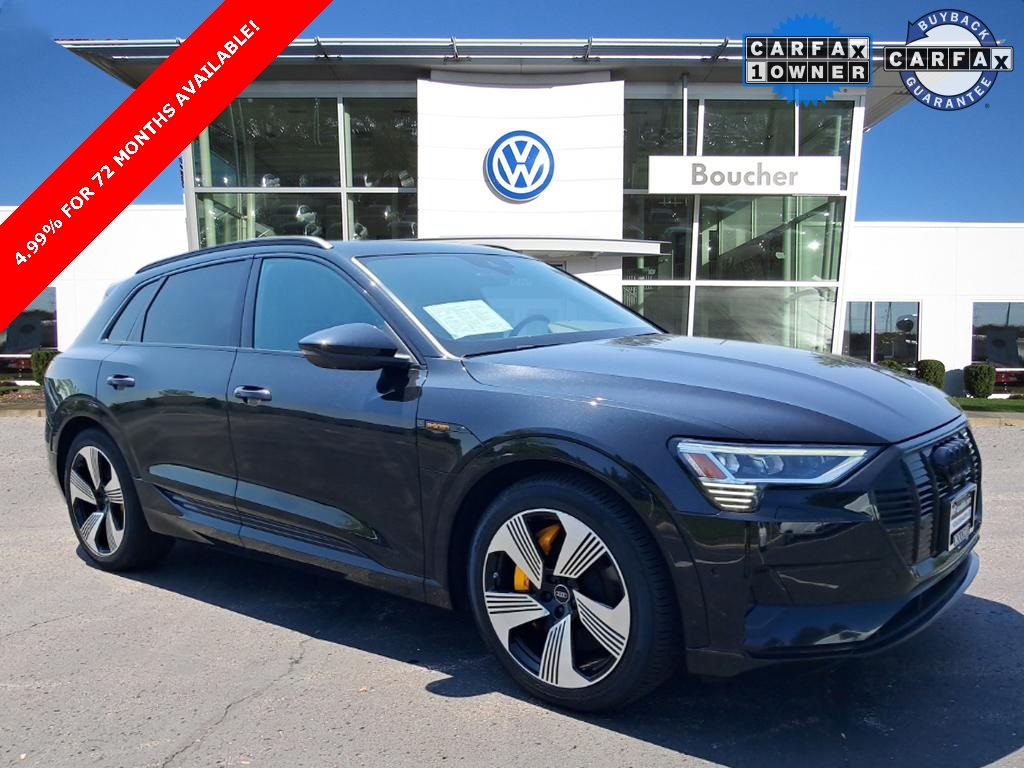 2022 Audi e-tron Premium Plus's photo