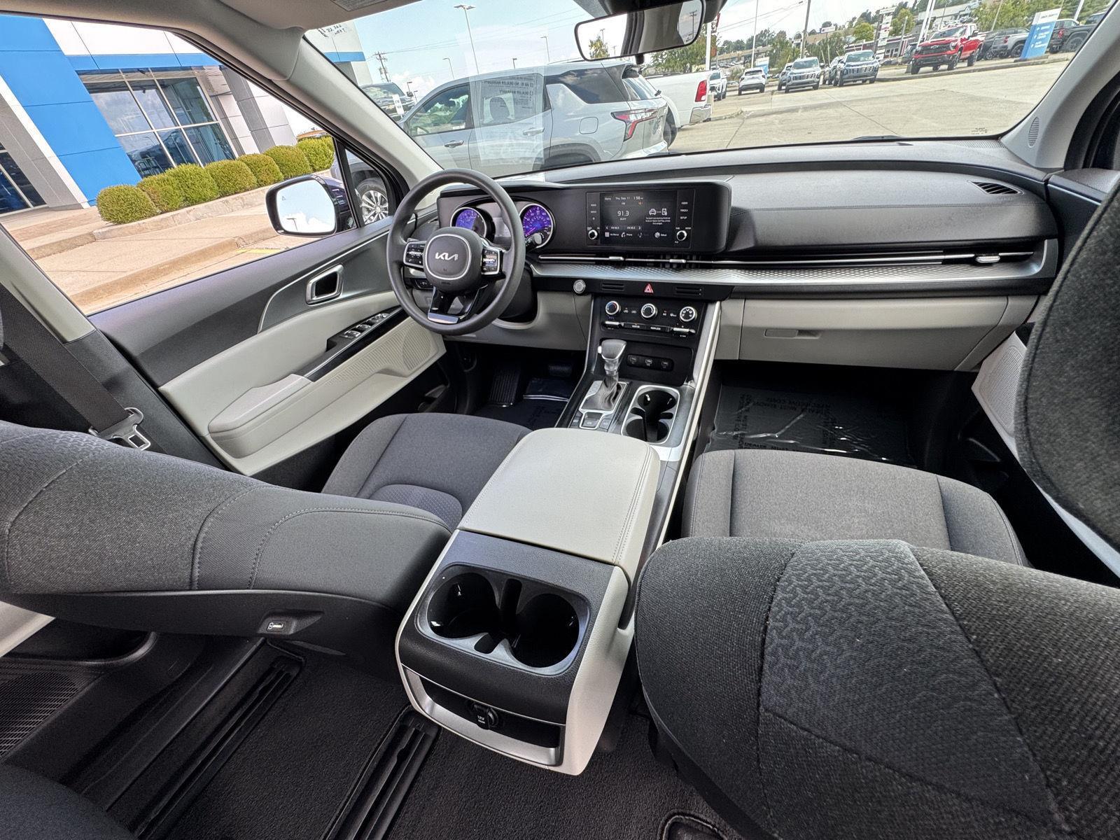 2022 Kia Carnival LX photo 41