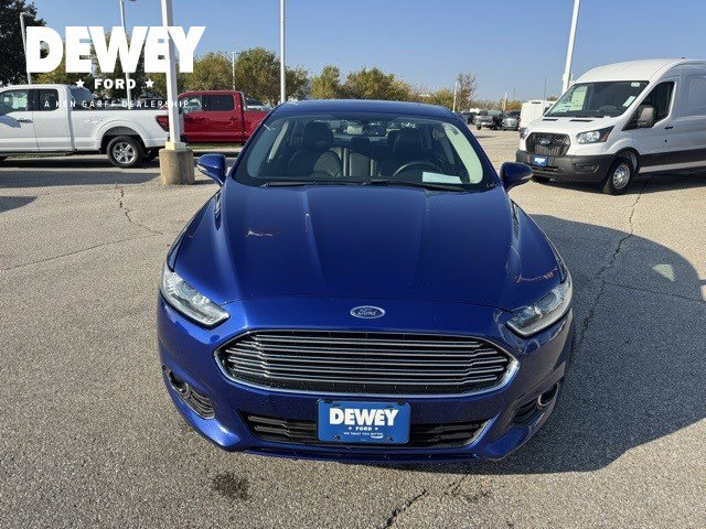 2016 Ford Fusion SE photo 2