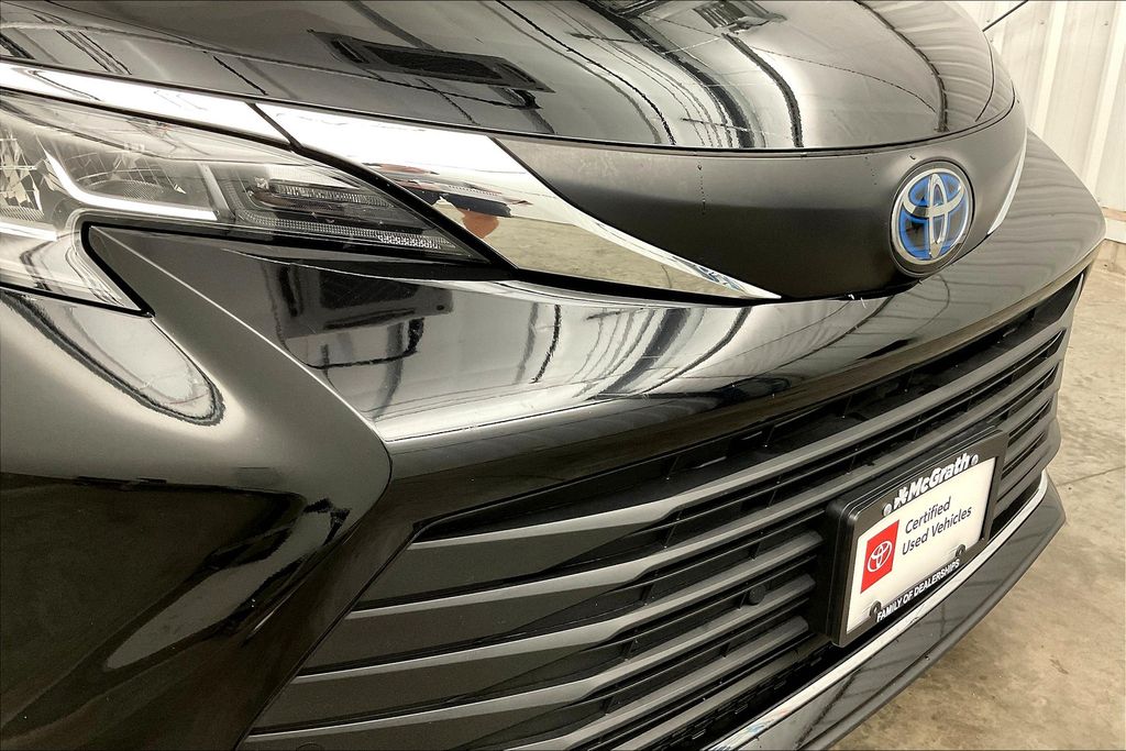 2022 Toyota Sienna XLE photo 27