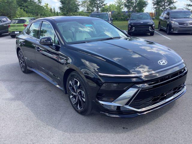 2025 Hyundai Sonata SEL photo 3