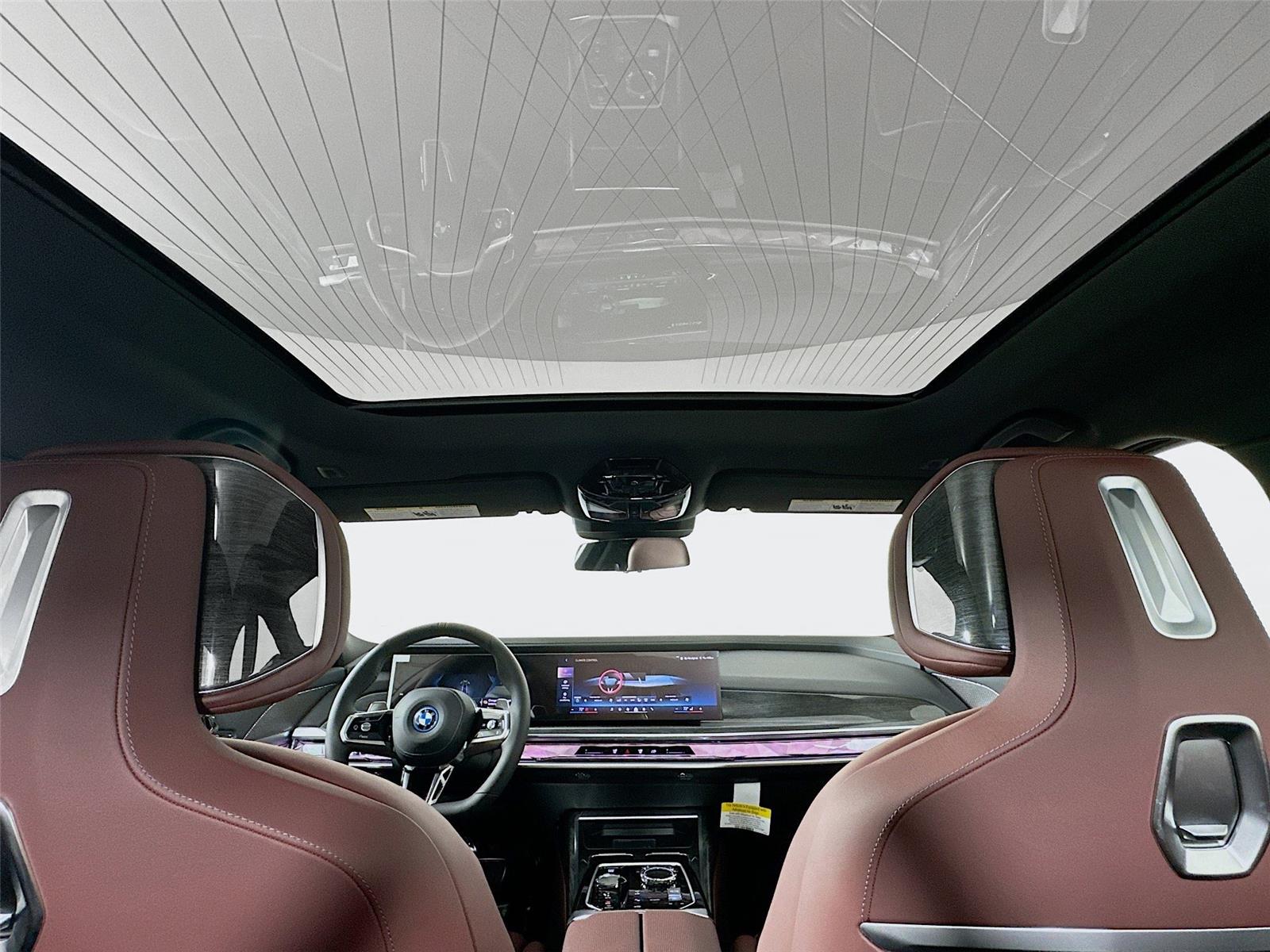 2026 Bmw 750e photo 21