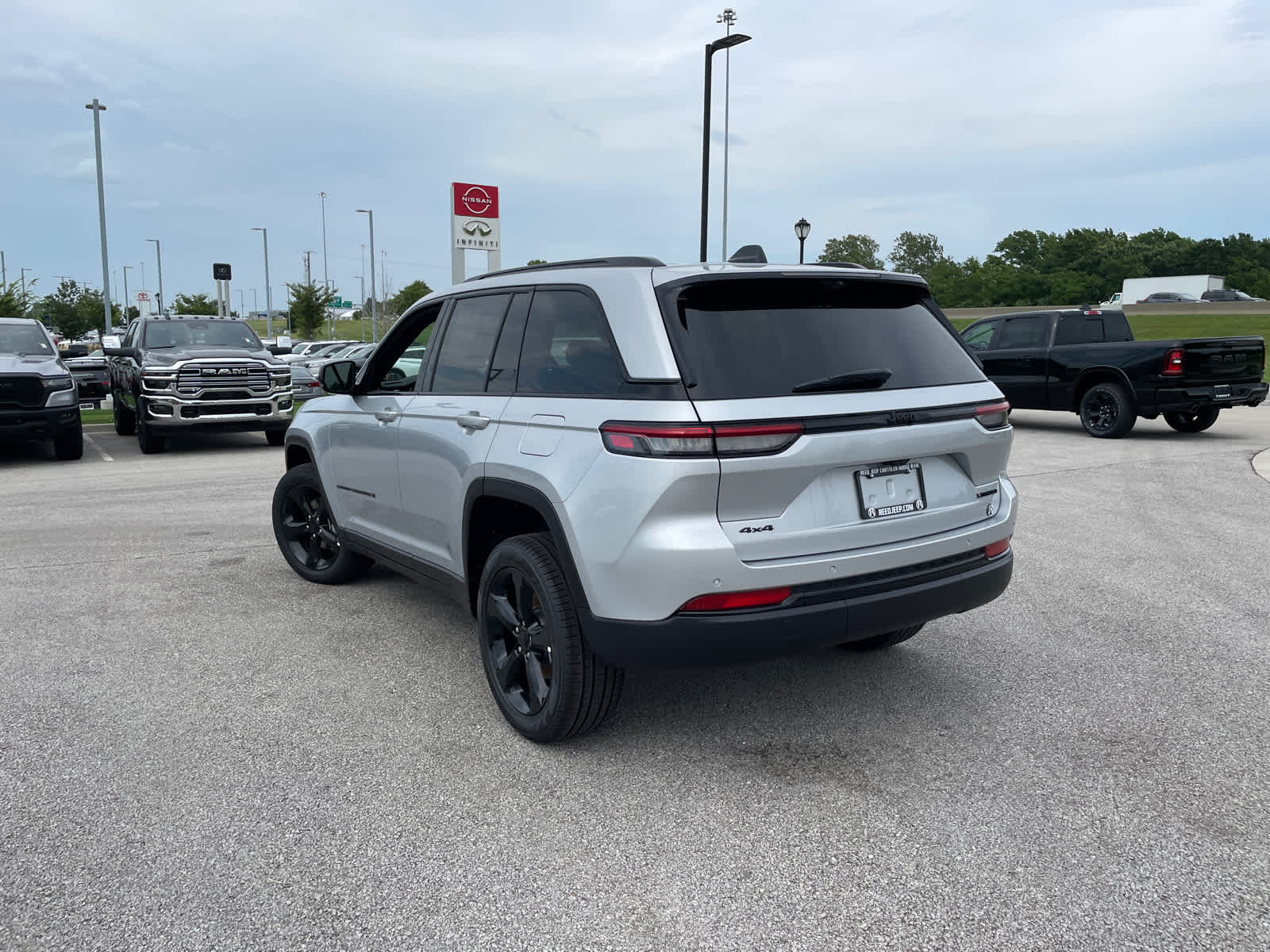 2025 Jeep Grand Cherokee Limited photo 7