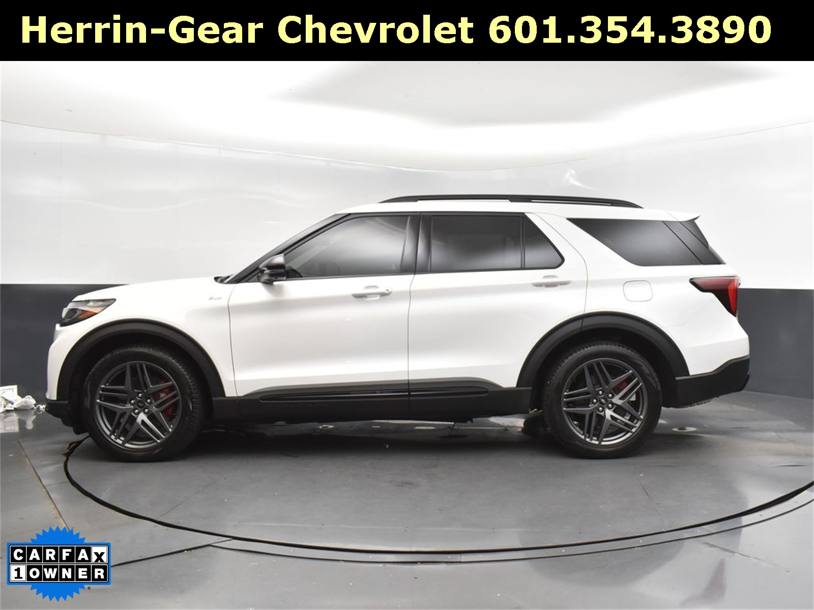 2025 Ford Explorer ST-Line photo 4