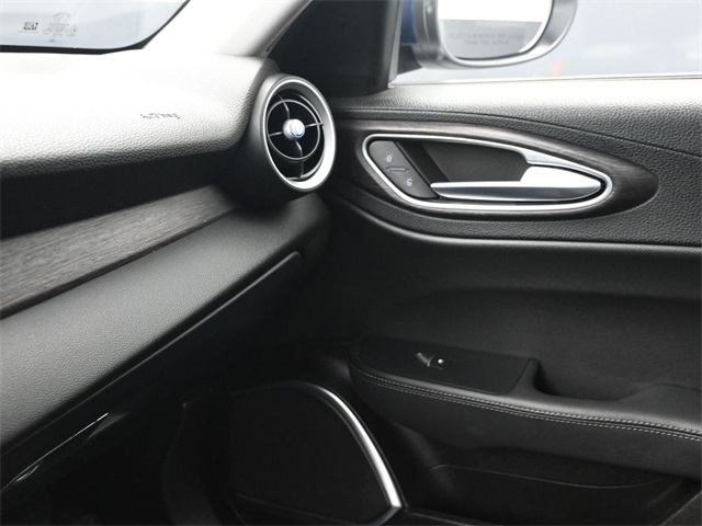 2021 Alfa Romeo Giulia Ti photo 6
