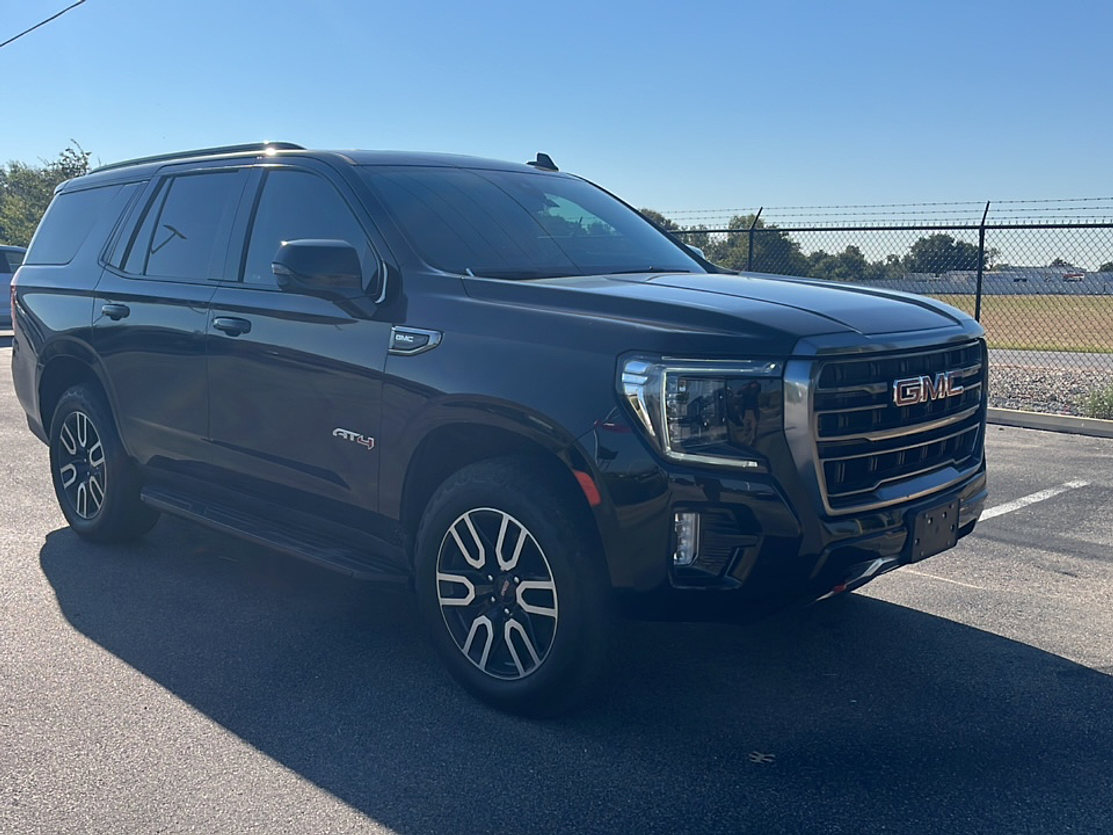 2021 Gmc Yukon AT4 photo 2