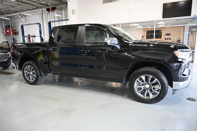 2026 Chevrolet Silverado LT EV photo 4