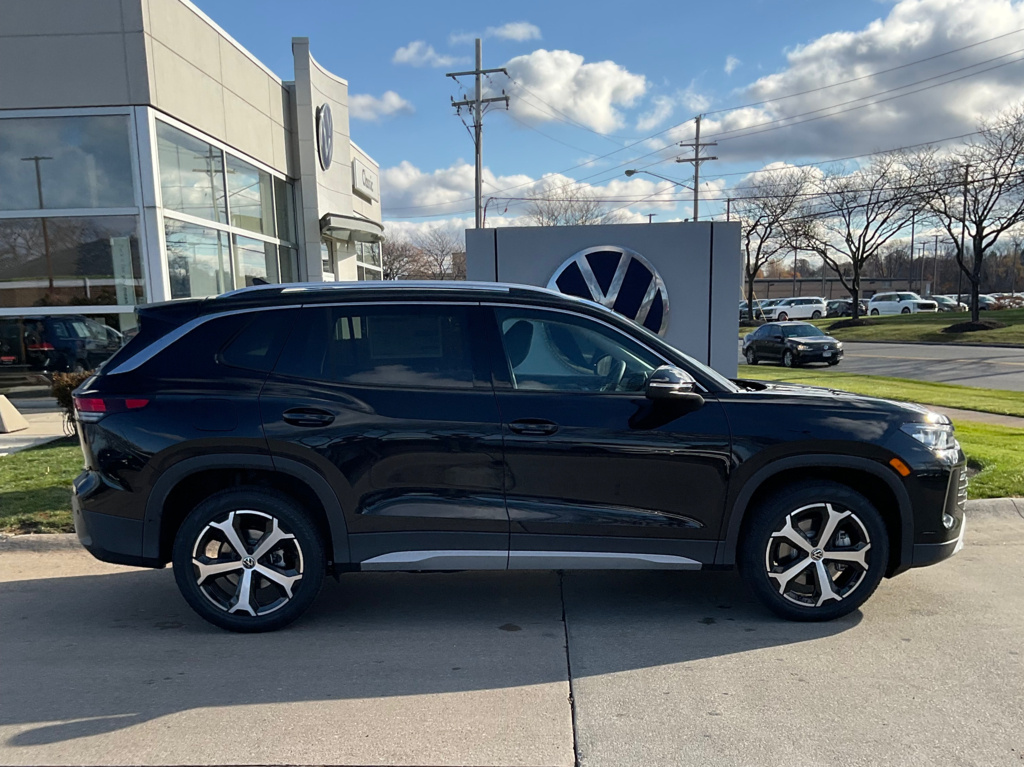 2026 Volkswagen Tiguan SE photo 3