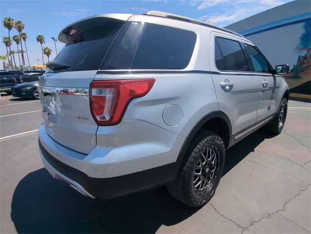 2017 Ford Explorer XLT photo 36