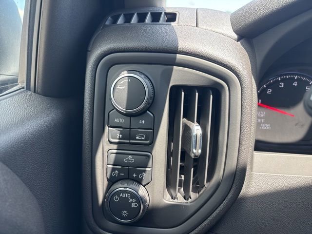 2025 Chevrolet Silverado 1500 Custom photo 9