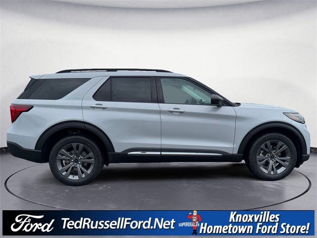 2025 Ford Explorer photo 4