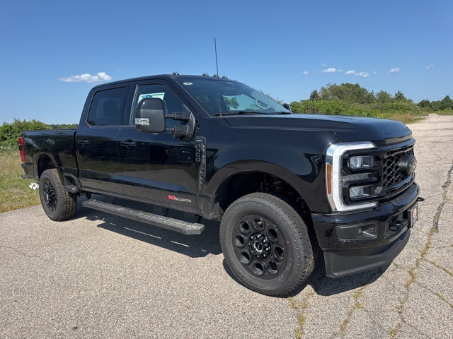 2025 Ford F-350 Super Duty Lariat's photo