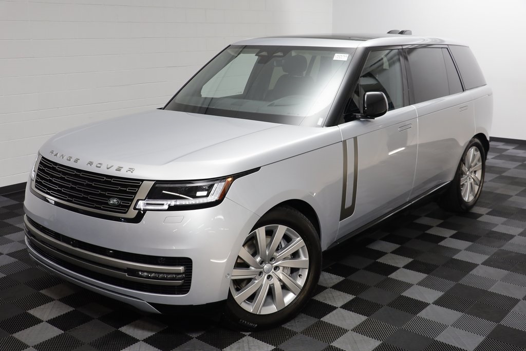 2025 Land Rover Range Rover SE photo 3