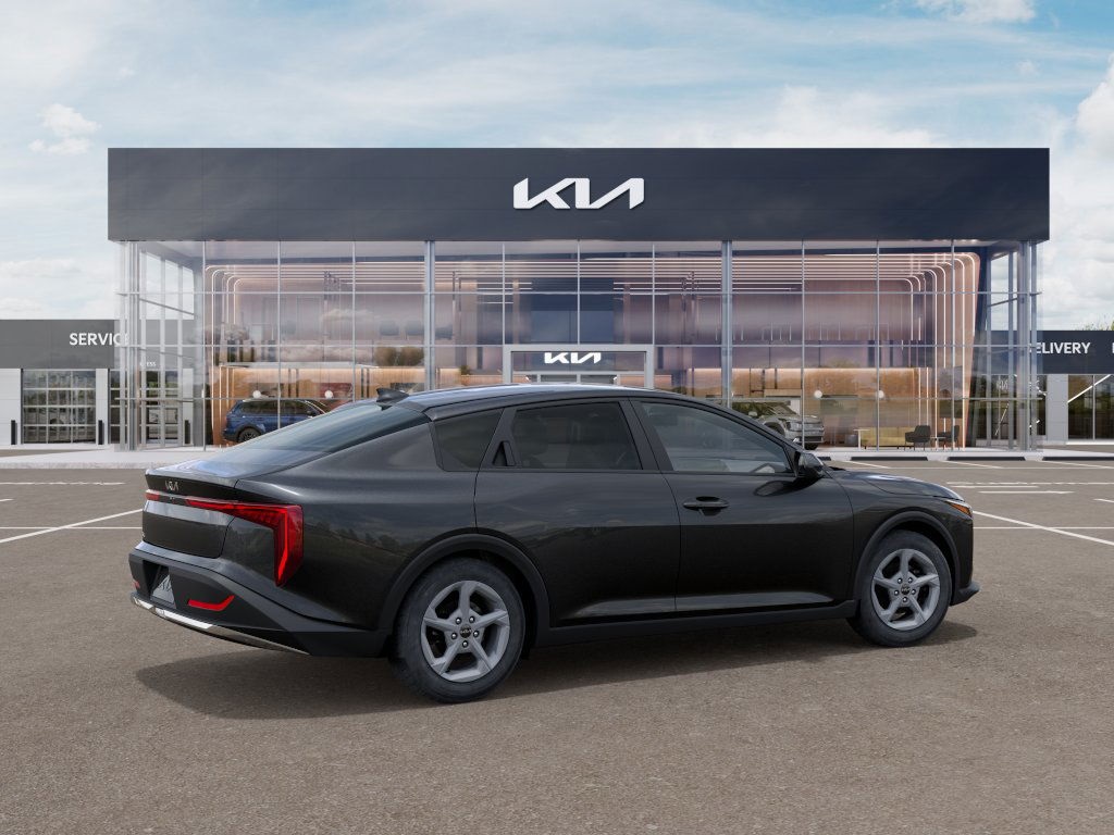 2025 Kia K4 LXS photo 3