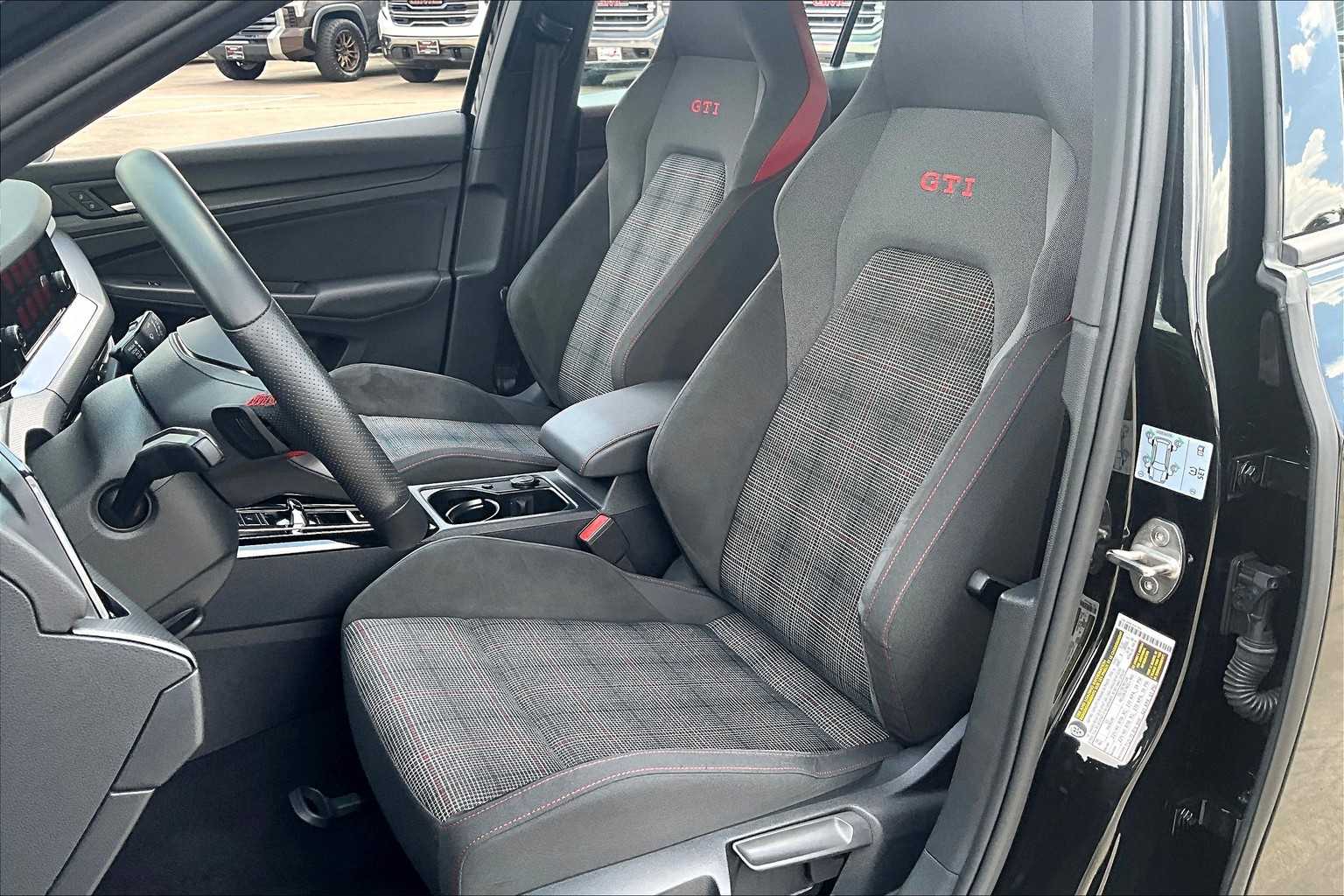 2024 Volkswagen Golf GTI S photo 7