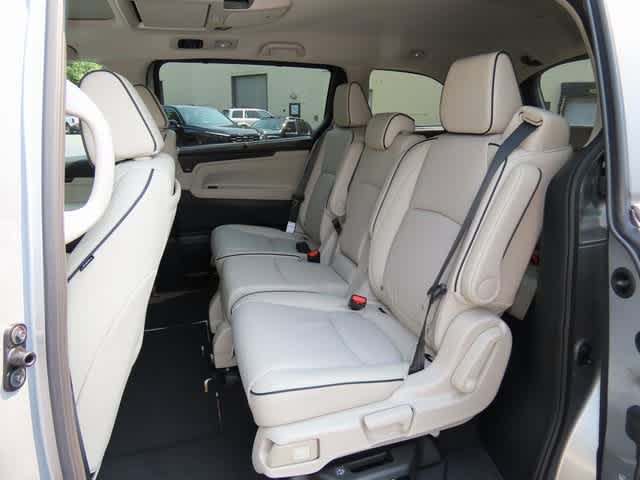 2025 Honda Odyssey Touring photo 12