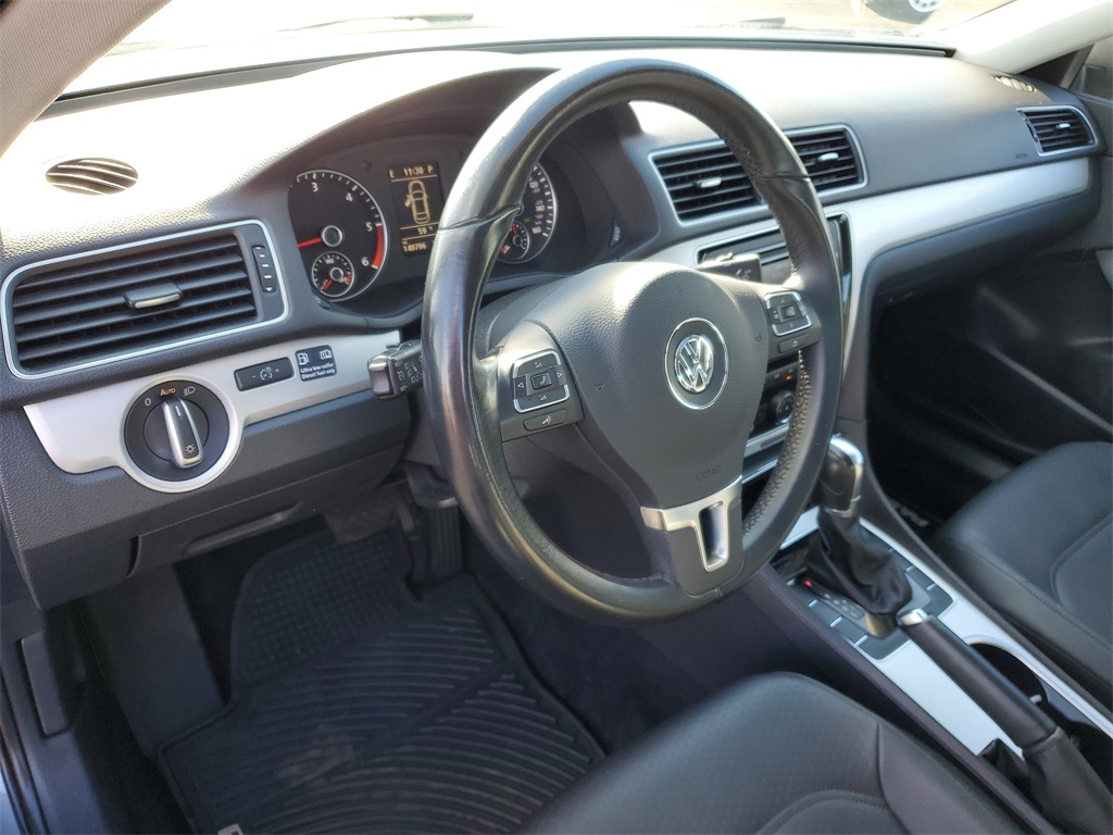 2013 Volkswagen Passat TDI SE photo 4