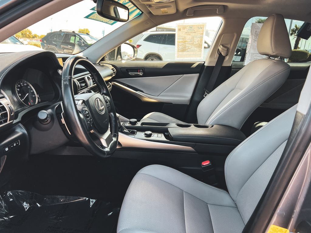 2016 Lexus IS 200t photo 26
