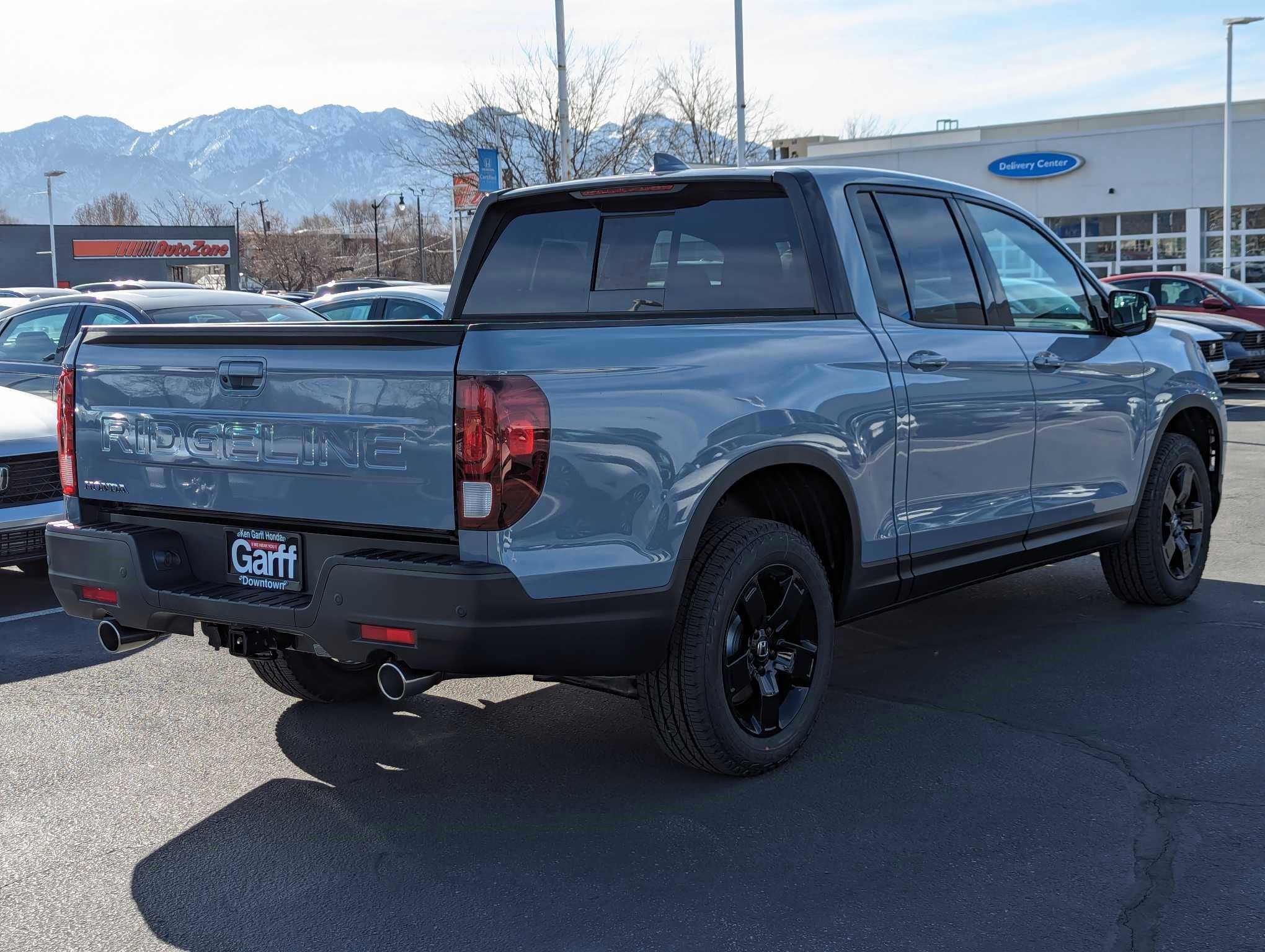 2025 Honda Ridgeline Black Edition photo 3