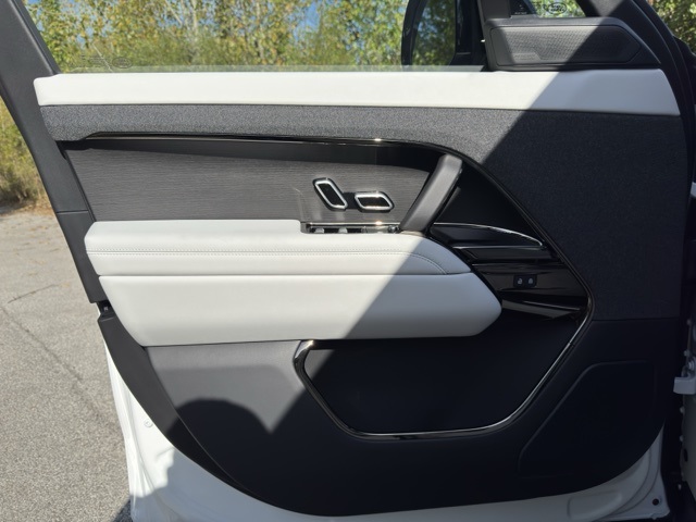 2025 Land Rover Range Rover Sport SE photo 10