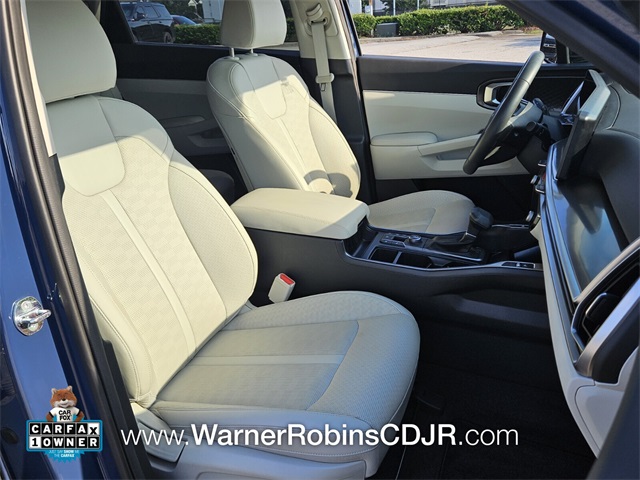 2025 Kia Sorento S photo 14