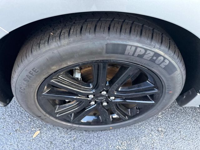 2020 Ford Edge ST photo 10
