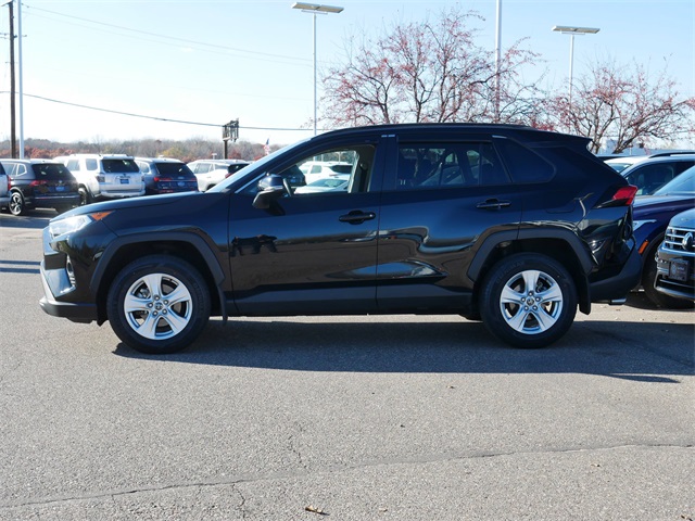 2020 Toyota RAV4 XLE photo 4