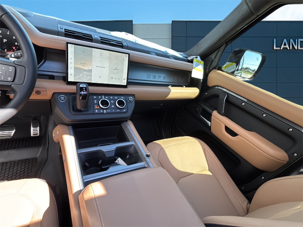 2025 Land Rover Defender 110 V8 photo 7