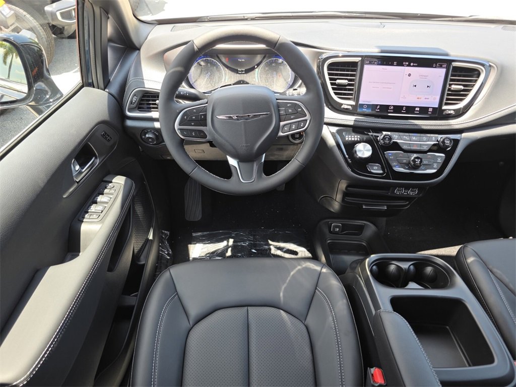 2025 Chrysler Pacifica photo 11