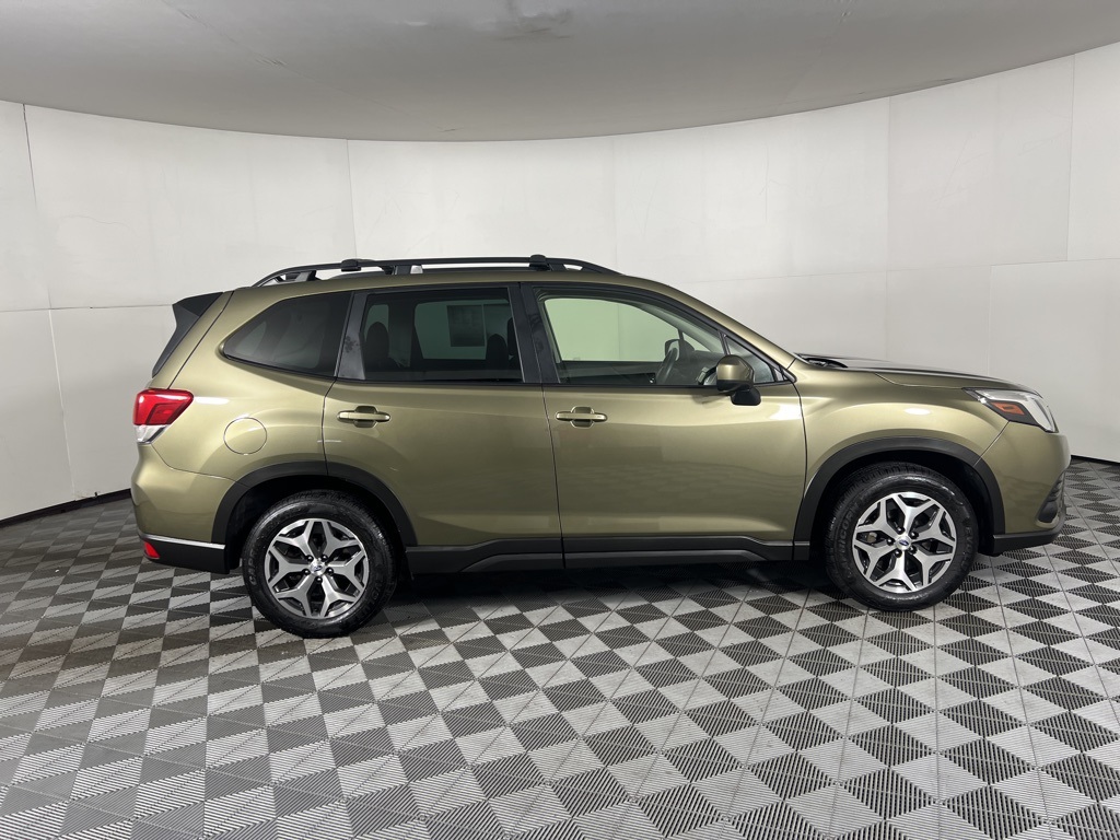 2024 Subaru Forester Premium photo 9