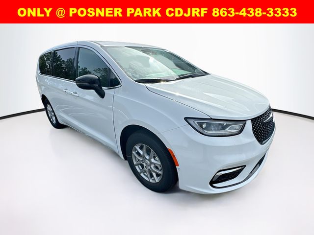 2025 Chrysler Pacifica photo 3