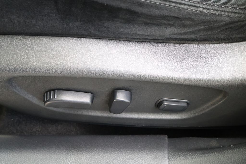 2016 Nissan Rogue SV photo 27