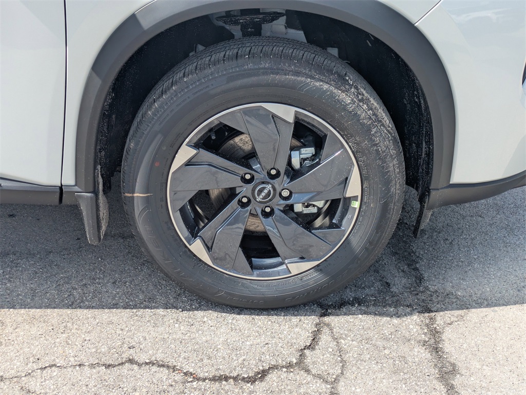 2025 Nissan Rogue SV photo 11