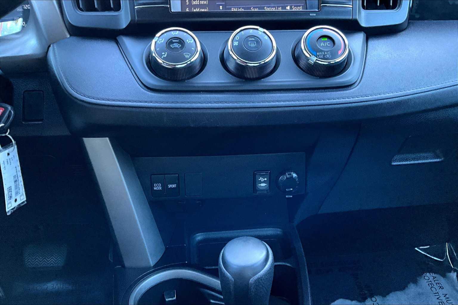 2017 Toyota RAV4 LE photo 29