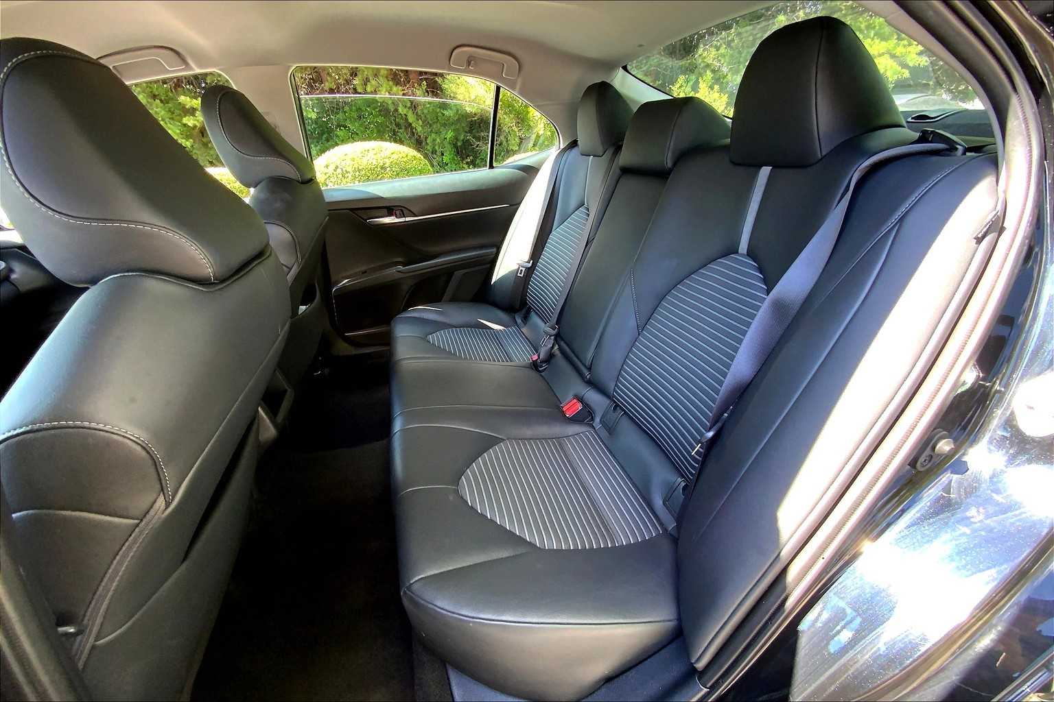 2023 Toyota Camry SE photo 18