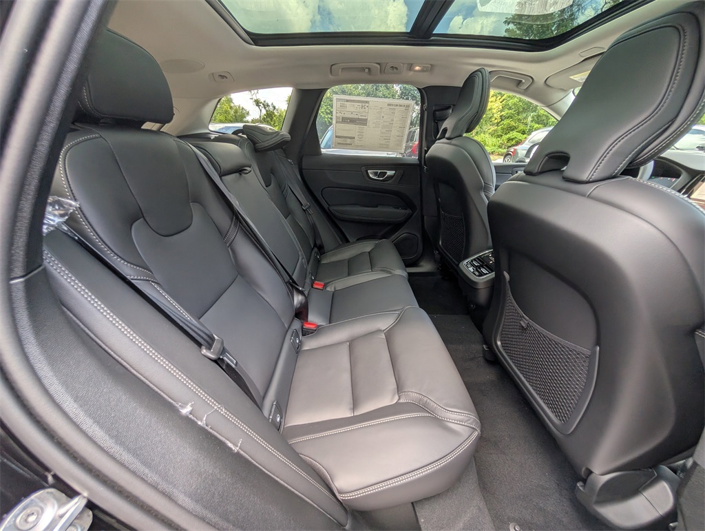 2026 Volvo XC60 B5 photo 3
