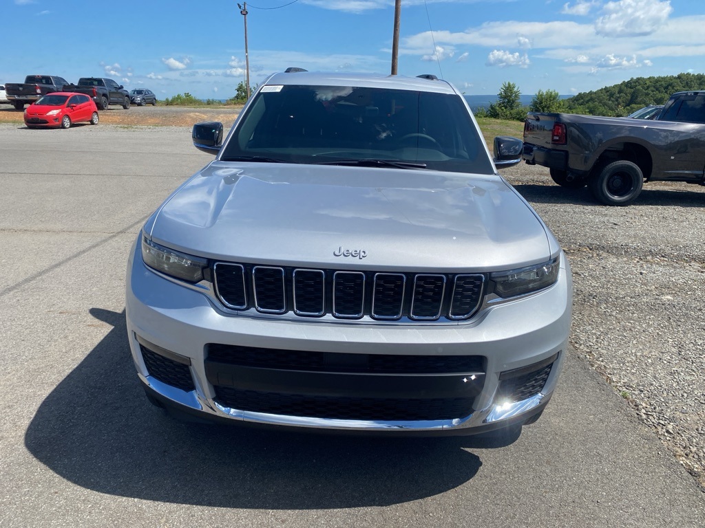 2025 Jeep Grand Cherokee Limited photo 2
