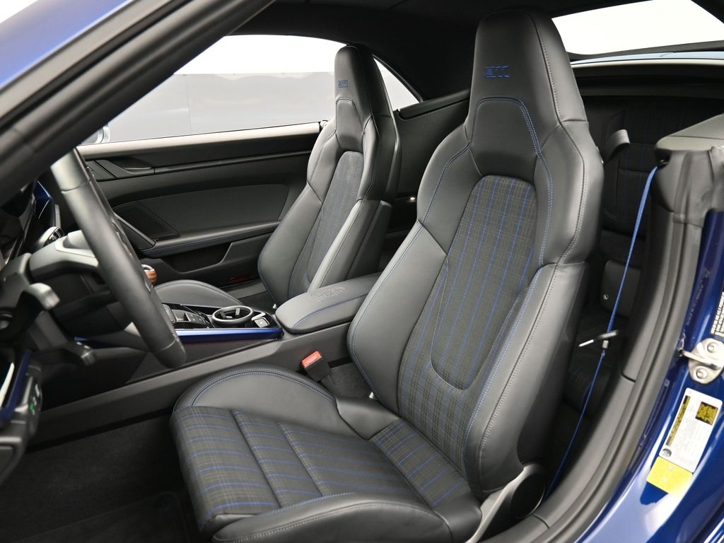 2025 Porsche 911 T photo 4
